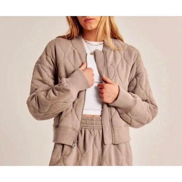 Abercrombie & Fitch Onion Quilted Bomber Jacket size M Tan - Picture 1 of 9